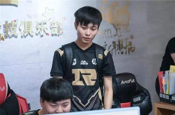 他的目标很 他的目标很